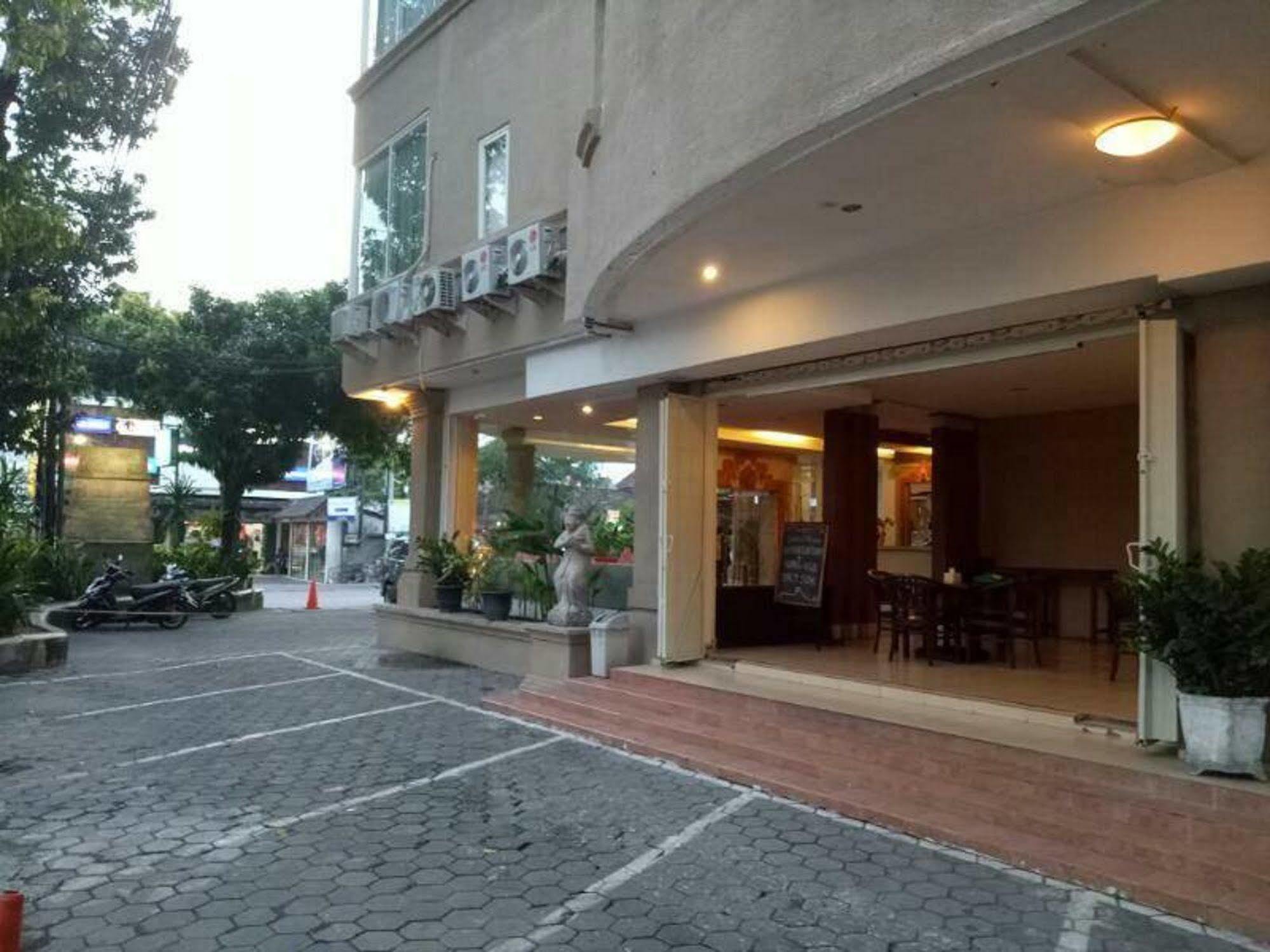 Hotel Reddoorz @ Raya Kuta Kuta Lombok Zewnętrze zdjęcie